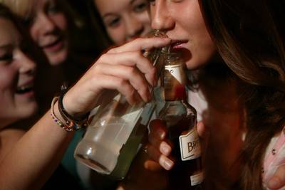 Jongeren gebruiken steeds minder alcohol, tabak en cannabis: andere middelen winnen aan populariteit