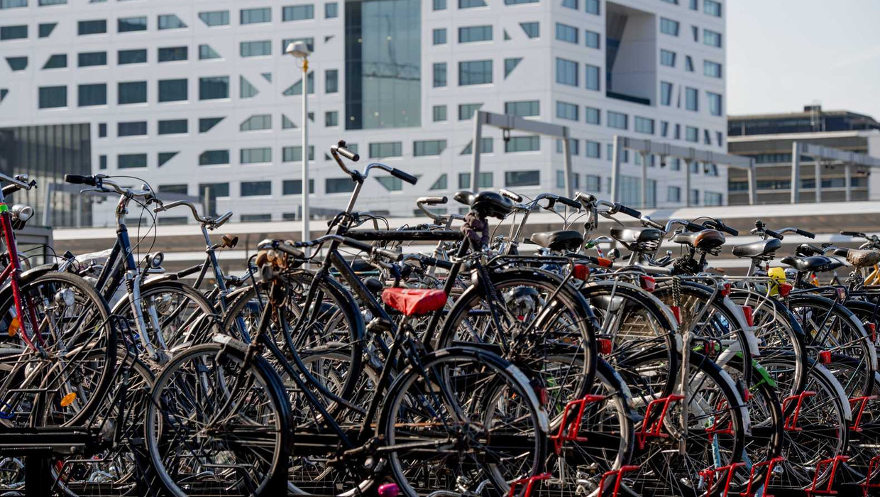 Fietsen in de stalling bij station Utrecht Centraal. Daar wordt begonnen met de bouw van de grootste overdekte fietsenstalling ter wereld, waarin 12.500 fietsen plaats krijgen. Beeld anp