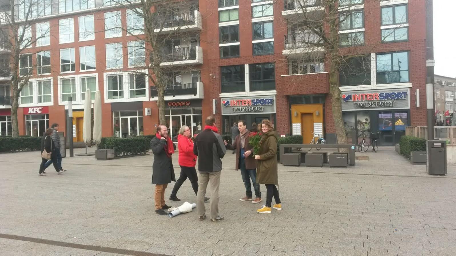 Leden van de PvdA op Plein 1944.