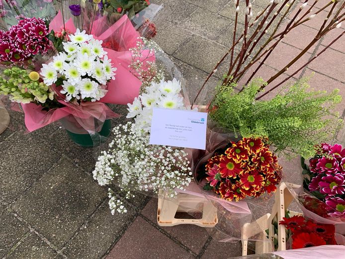 Huisartsen, scholen en kinderopvang profiteerden van de onverkoopbare bloemenvoorraad van marktkoopman Bisschop uit Hattemerbroek.