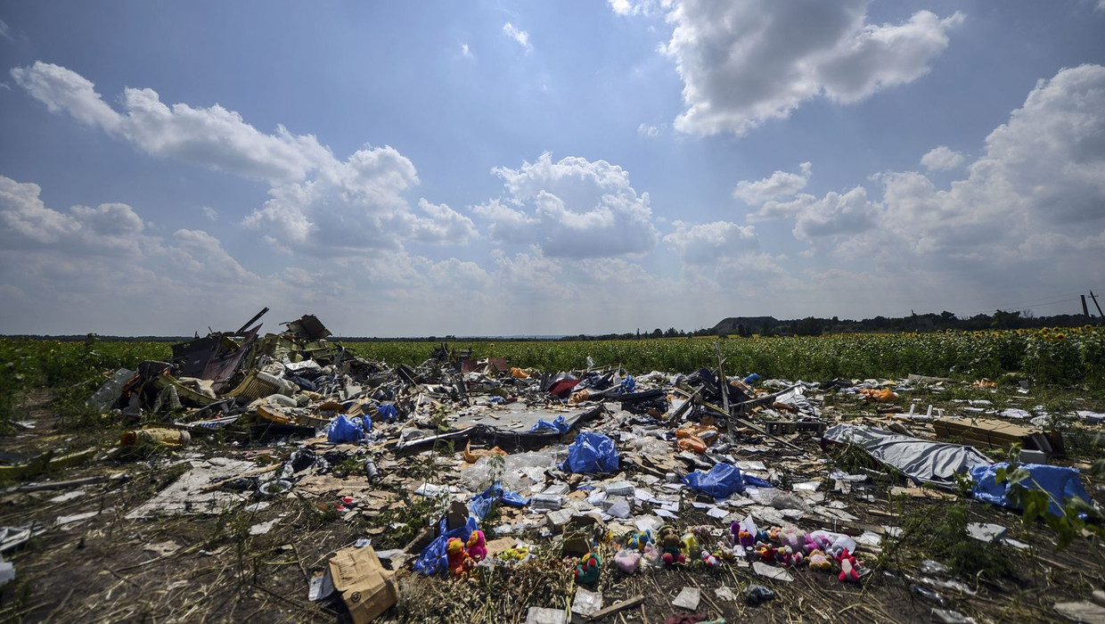 De plek waar vlucht MH17 neerstortte. De foto is een week na de ramp gemaakt. Beeld afp