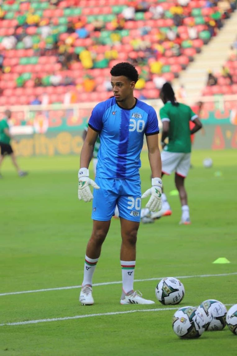 Keeper Nikiema 18 Uit Voorschoten In Halve Finale Afrika Cup Met Voetbal Kun Je Mensen Blij Maken