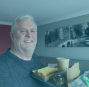 De quarantainelunch die Nic Jooste, ondernemer uit Barendrecht, vanmiddag kreeg in zijn hotel vlakbij Schiphol.