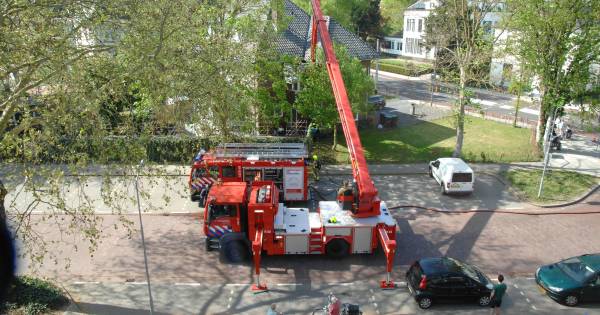 Brand in dak van woning in Velp