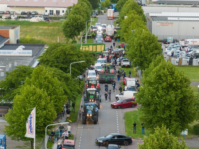 De Mobiele Eenheid werd ingezet bij een blokkade van een distributiecentrum in Sneek.