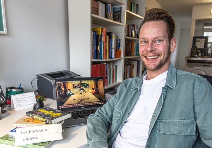 Friso Schotanus switchte van de advocatuur naar het schrijverschap en is nu woordvoerder van de commissaris van de Koning van Drenthe.