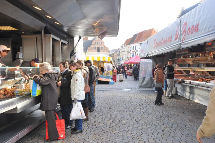 De zaterdagmarkt in Mechelen. Binnenkort krijgt ook Leest een wekelijkse markt.