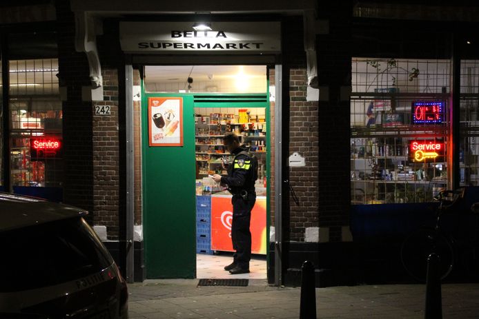 Bij aankomst van de politie waren de daders er te voet vandoor gegaan