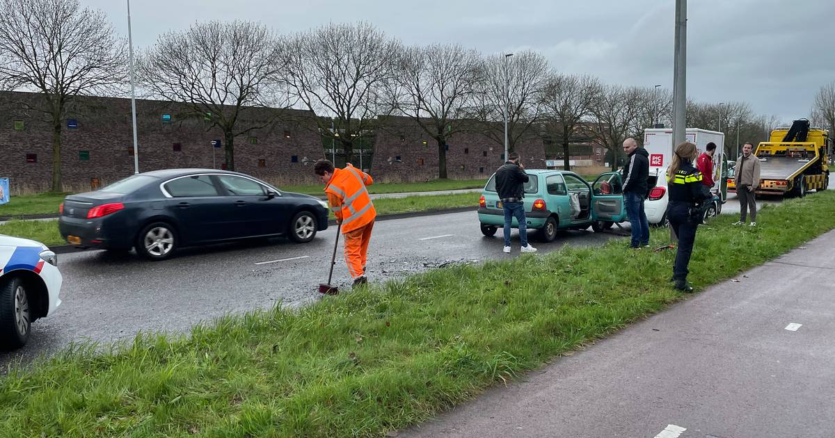 Drie autos betrokken bij botsing in Ede.