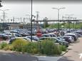 Parkeerterreinen bij station Breukelen zijn overvol.