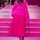 Ook de catwalks kleurden geel-blauw tijdens de modeweek van Parijs