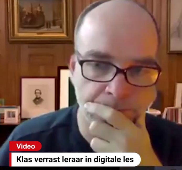 Conrads klas wist hem te verrassen tijdens een van de digitale lessen. De roc-docent is zichtbaar ontroerd.