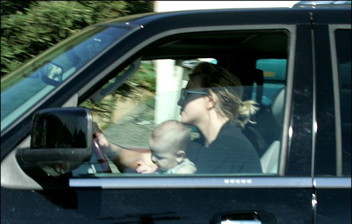 Ook Britney Spears kwam enkele jaren geleden in opspraak toen ze met een van haar zoontjes op haar schoot met de wagen reed.