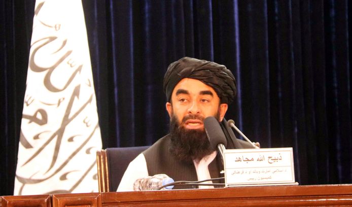 Zabihullah Mujahid, un porte-parole des talibans, en conférence de presse à Kaboul, le 24 août 2021.