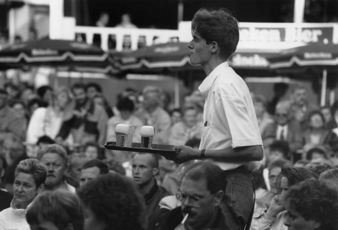 Terrassen op Plein 1944 tijdens de Vierdaagsefeesten in 1993