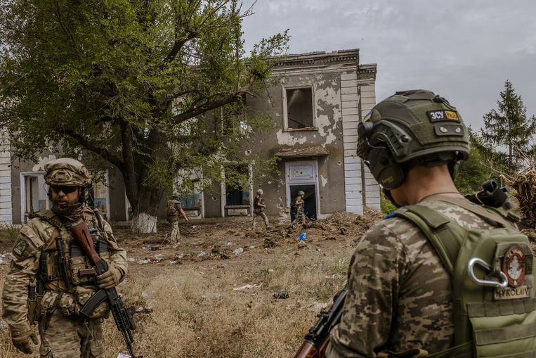 Oekraïense militairen in de buurt van de door de Russen bezette stad Cherson, 11 augustus.  Beeld ANP / The New York Times Syndication