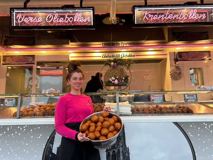 De oliebollen vliegen over de toonbank bij deze kraam ‘We krijgen bestellingen van meer dan 100