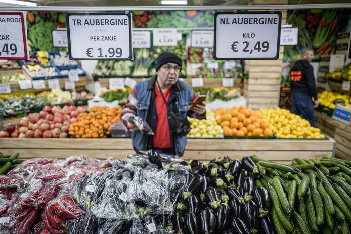 Het plan om de btw op groente en fruit te stoppen klonk sympathiek, maar blijkt erg lastig uit te voeren.