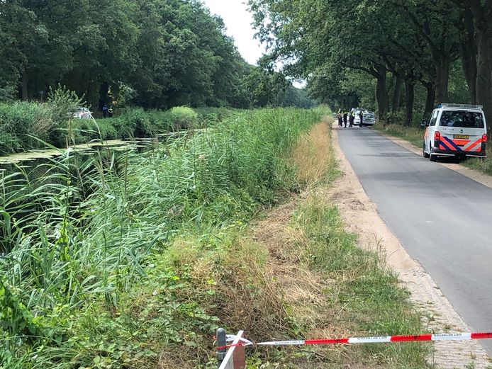 In het Overijssels Kanaal bij Schalkhaar werd maandagochtend een lichaam gevonden. Uit politie-onderzoek blijkt dat het lichaam van een 36-jarige man uit Polen is. Een misdrijf is uitgesloten.