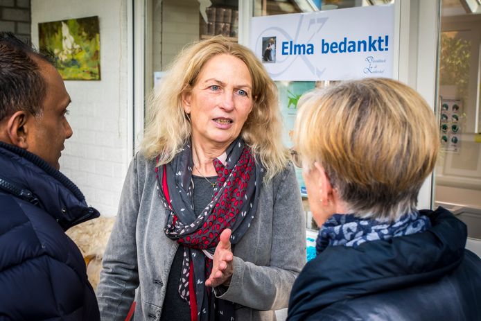 Elma Bartels grijpt de open dag aan om nog even in gesprek te kunnen met mensen uit haar oude klantenkring.