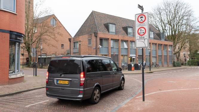 Al 4000 ‘zwartrijders’ kregen bon in autoluw centrum van Amersfoort: kentekencamera’s staan nu ook aan