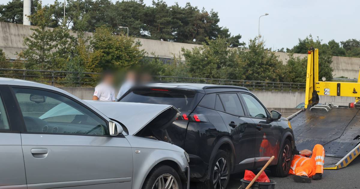 File na ongeval op de A59 bij Rosmalen.