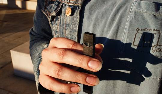 Tabaksindustrie viseert minister Vandenbroucke: vapeverbod dreigt miljardenomzet te raken