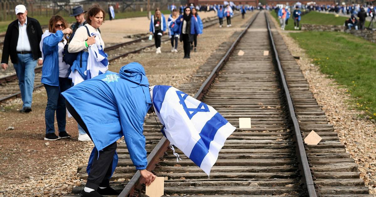 Furgone dei gelati al cancello della morte di Auschwitz, il comune prende provvedimenti contro le vendite “insapore” |  al di fuori
