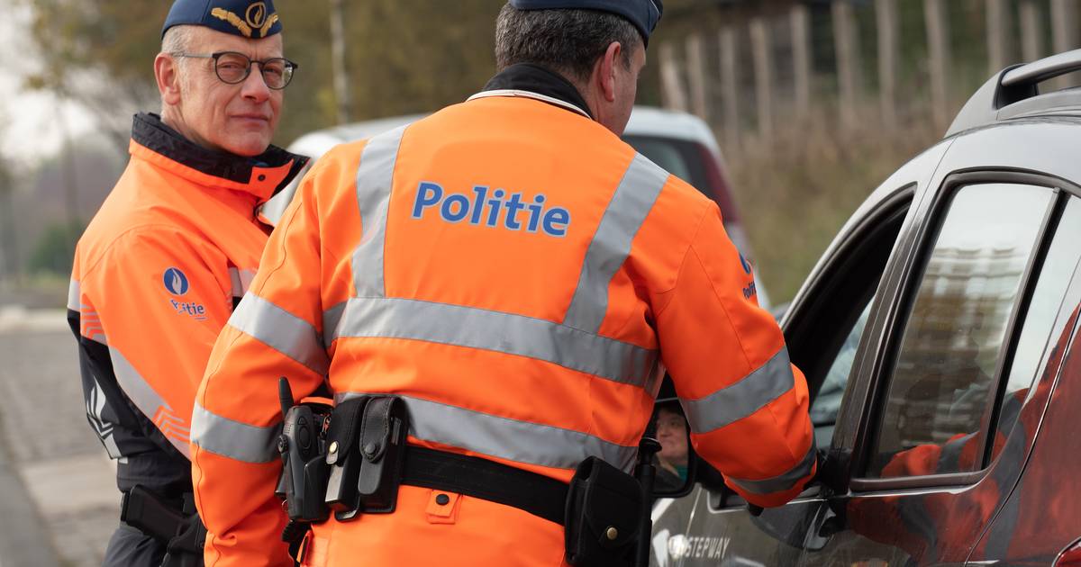 Politie vat op te sporen man die rijdt zonder rijbewijs en onder invloed van drugs Ronse hln.be