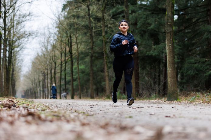 Psycholoog Chra Obeid vertelt over running therapy; een vorm van therapie waarbij sport een grote rol speelt.