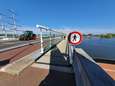 Kampen haalt borden eenrichtingsverkeer op Stadsbrug weg: ‘Achteraf wellicht anders gedaan’