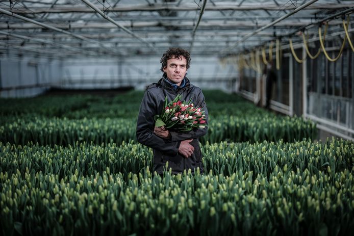 Jordi Wesselink met biotulpen.