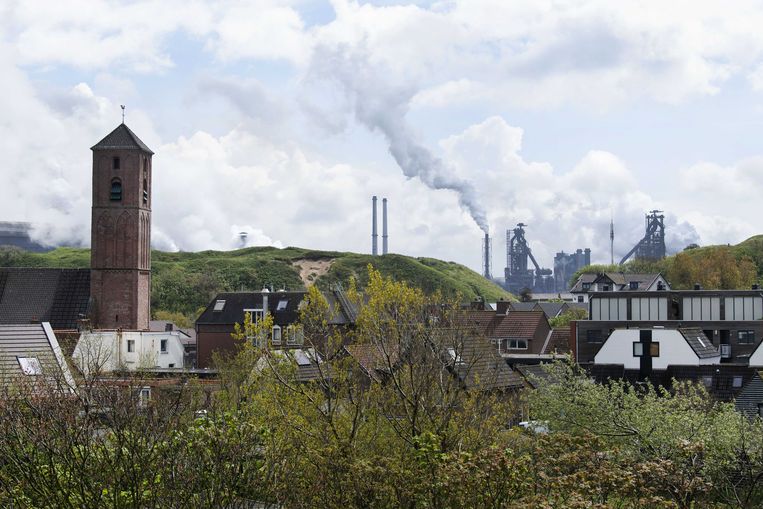 Staalproducent Tata Steel in Wijk aan Zee. Peter Blauwhoff stapt er noodgedwongen op als voorzitter van de raad van commissarissen. Hem zou kwalijk worden genomen dat er vorig jaar stakingen uitbraken bij het bedrijf. Beeld ANP
