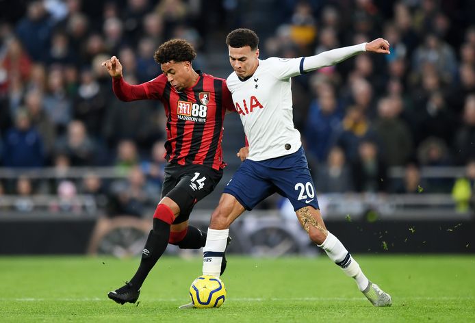 Arnaut Danjuma Groeneveld in duel met uitblinker Dele Alli.