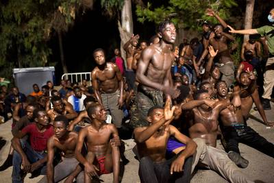 Bijna 200 migranten bereiken Europa na bestorming Ceuta