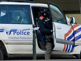 Aanhouding verlengd van twee verdachten aanslagen Parijs