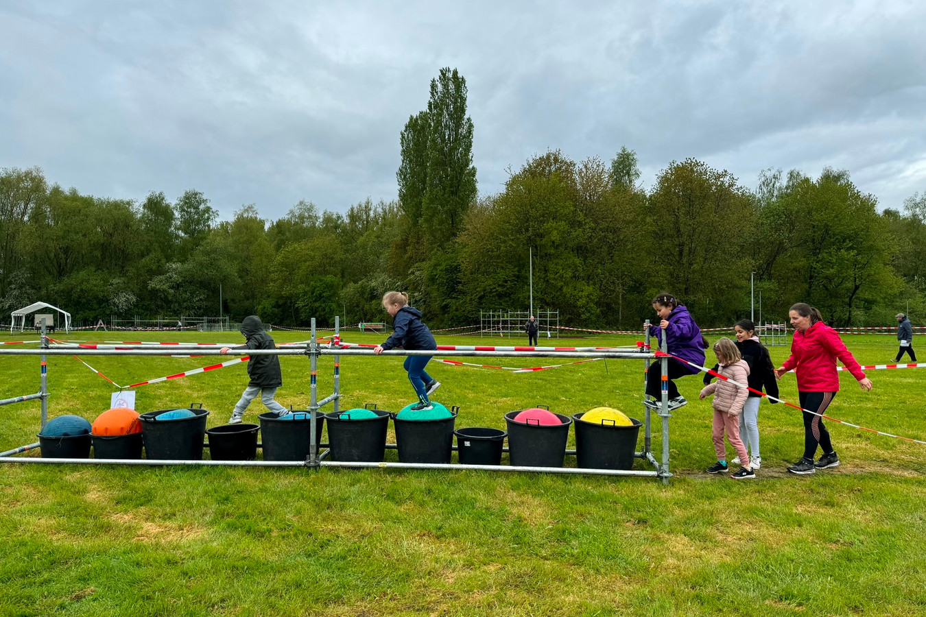 Hindernissenloop als alternatief voor scholenveldloop: “Samenwerken ...