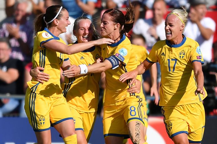 De Zweedse vrouwen vieren de 1-0.