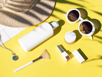 Dokter scheidt feiten van fabels over zon en make-up: “Zonnecrème sprayen doe je beter niet”