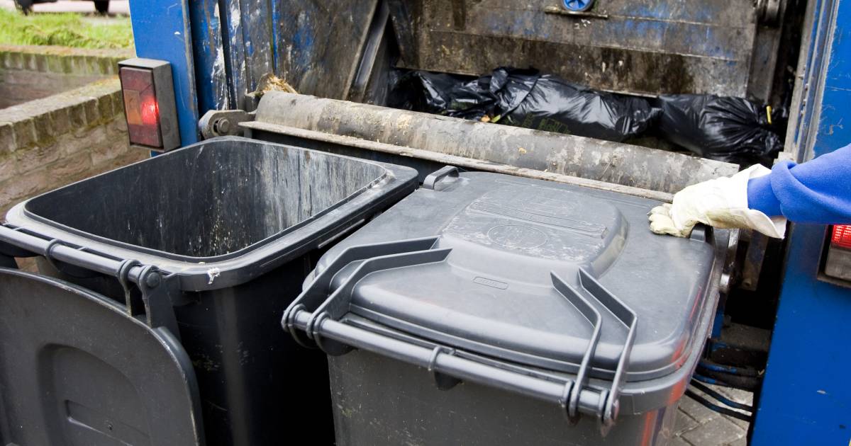 Vuilniswagens halen afval eerder op om de hitte voor te blijven - AD