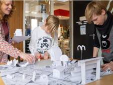 Kinderen in Ruwaard maken kunst geïnspireerd op Jan Rothuizen en exposeren in wijkhuis
