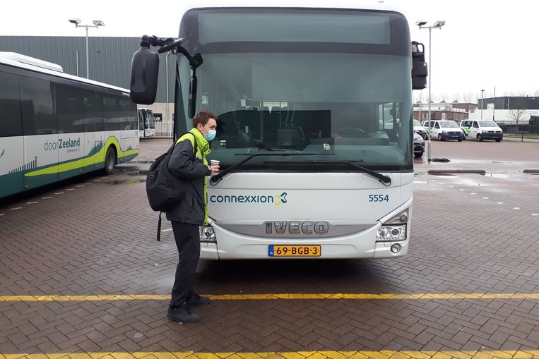 ritme Drank Zeeziekte In de lege bus mist de chauffeur zijn praatje, 'maar ik blijf iedereen  groeten' | Trouw