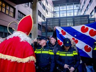 Friezen die Zwarte Piet-tegenstanders blokkeerden op snelweg zijn allemaal veroordeeld, 'Sint’ mag zitting niet bijwonen