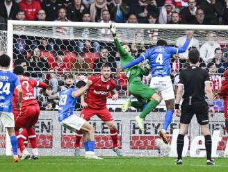 WIN. Voorspel de exacte uitslagen van de titelstrijd zondag en win een gehandtekend shirt van een van de drie titelkandidaten!