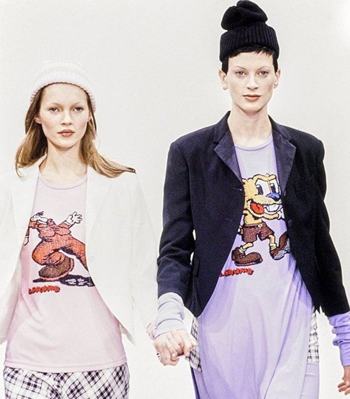 Kate Moss en Kristen McMenamy dragen stuks uit de originele 'grunge collectie'