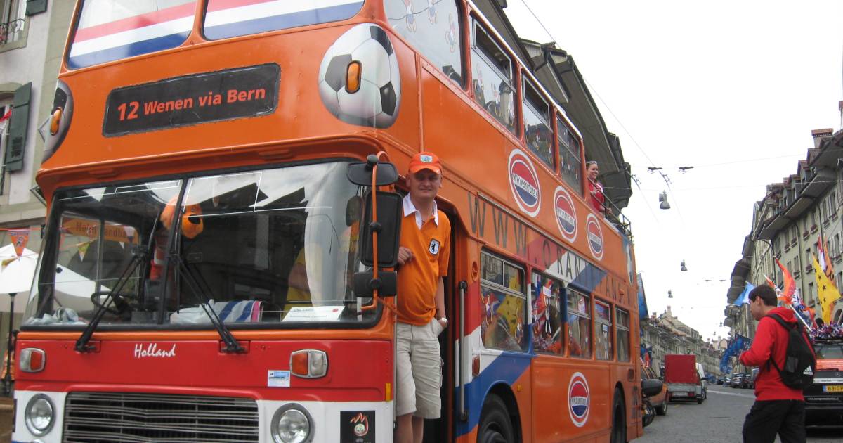 Orange double-decker to Budapest for march Orange fans ...