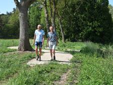 Via het Kattepedje naar het Kuulepad: dankzij Tijs en Kees is Wanroijs wandelrondje veel langer
