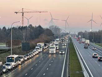 Politie moet 150 per uur rijden om vermoeide ondernemer bij te halen: 23 dagen rijverbod