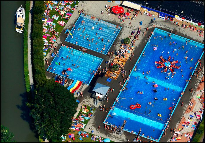 Zo druk als het normaal gesproken op zomerse dagen kon zijn bij het Knopenbad in Montfoort gaat dit seizoen niet lukken door de regels rondom het coronavirus.