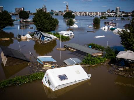 Westen van het land overstroomt bij ‘Limburgse toestanden’: ‘Dit is de nieuwe werkelijkheid’
